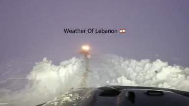 بالفيديو: عمليات البحث مستمرة للعثور على الشبان المفقودين في محيط القرنة السوداء وسط ظروف مناخية صعبة